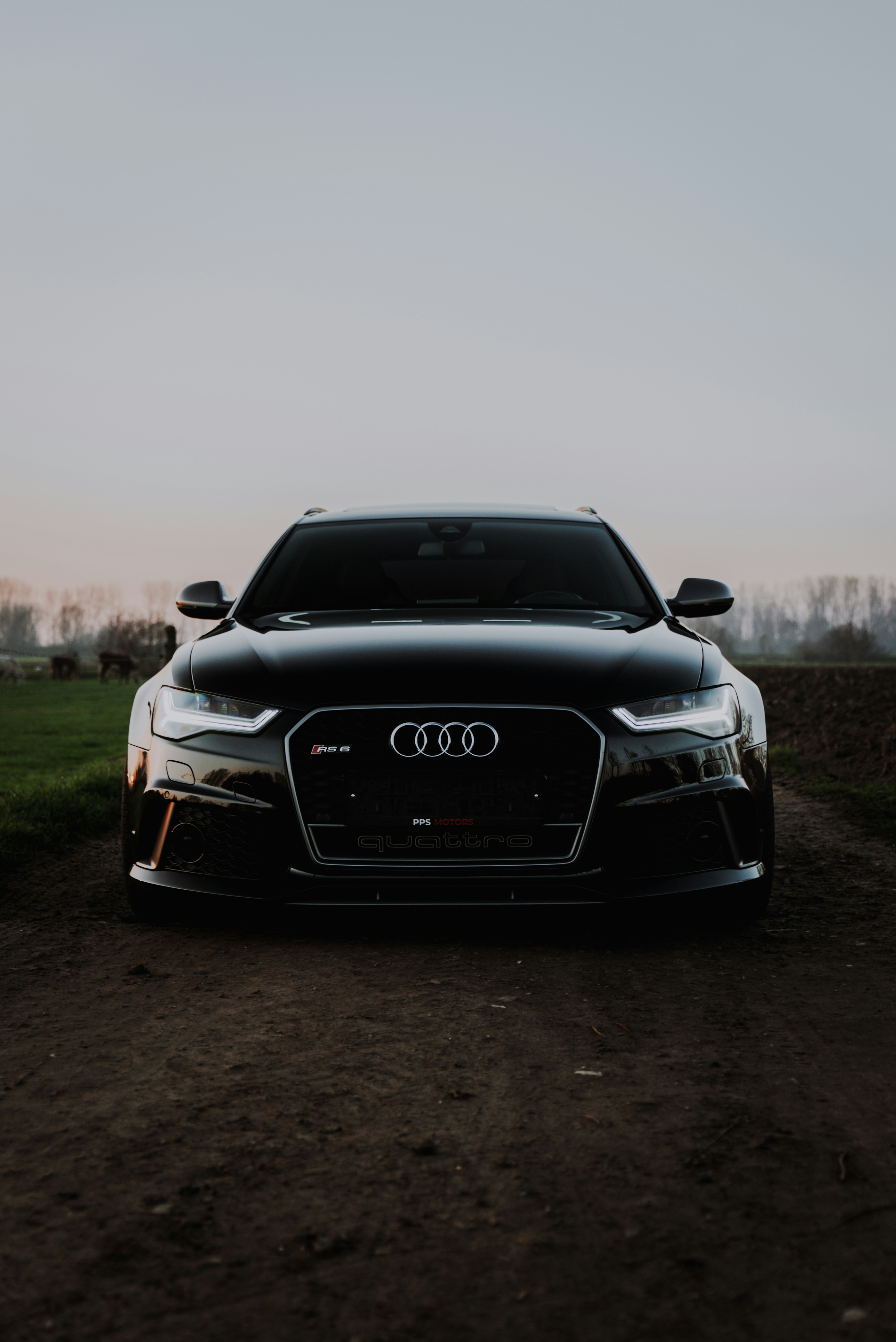 Parlayan lüks araç